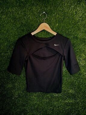 Nike Sportswear Essentials Women's 1/2-Sleeve Cutout Top Black XS FB8282-010